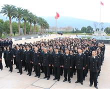 【全体同志怀着崇敬的心情参加大会】昆明海关政工办 王达众 ：海关总署隆重举行“追授李顺麒同志荣誉称号暨先进事迹报告大会””