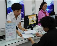 全省电信业纳税人于2014年6月1日纳入“营改增”试点。为保障电信业“营改增”工作顺利开展，省国税局对云南省移动、电信、联通三大电信业企业进行现场服务及辅导。图为2014年6月1日当日，电信、联通、移动、铁通等四大电信业企业均成功开具出多份增值税专用发票，标志着电信业“营改增”第一阶段成功启动。”