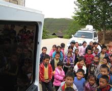 孩子们的中国梦--雪山脚下，金沙江畔，丽江市玉龙县太安乡海西小学，一群孩子带着憧憬与梦想，怀着对知识的渴求，参观了云南省地震局开展的地震应急演练。技术人员向渴求知识的孩子们生动地讲述了地震常识，孩子们有的一脸欢笑，似乎听懂了什么，有的一脸疑惑，似乎在心里想问为什么。普及地震科学知识，共筑伟大复兴梦想，从小孩做起，从身边的人做起，灾难无情，人间有爱，让我们一起手牵手，心连心，共同抵御大自然的灾难，共筑美好的地球家园。
”