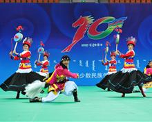 相聚内蒙古  共圆中国梦

在内蒙古鄂尔多斯市举行的中华人民共和国第十届少数民族传统体育运动会上，我省共组织了380人的代表团，参加22个竞赛、表演项目，经过10余天的顽强拼搏，云南省代表团12个竞赛项目获10个一等奖，40个二等奖，25个三等奖；10个表演项目获8个一等奖，2个二等奖；云南省代表团和7个集体、60名个人被第十届全国民族运动会组委会授予“体育道德风尚奖”。充分展示了云南民族团结、社会和谐、跨越发展的蓬勃朝气和时代风貌。”