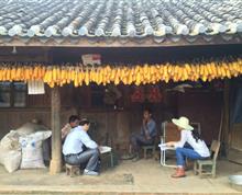 机关干部“挂包帮”“转走访”！”